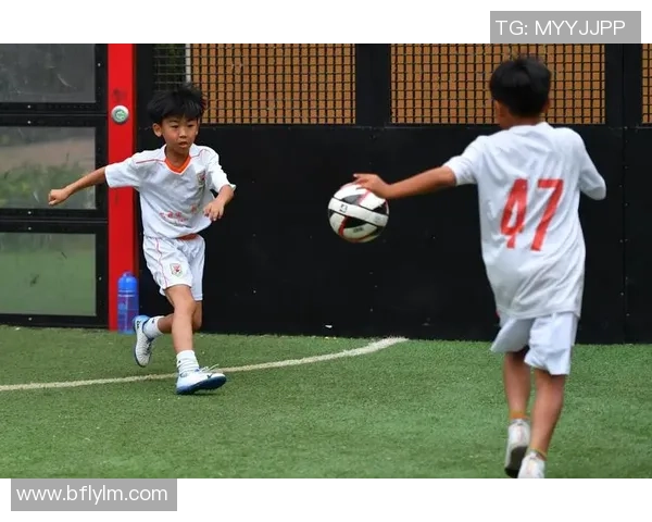 足球杨默的传奇之路与梦想追逐的精彩瞬间