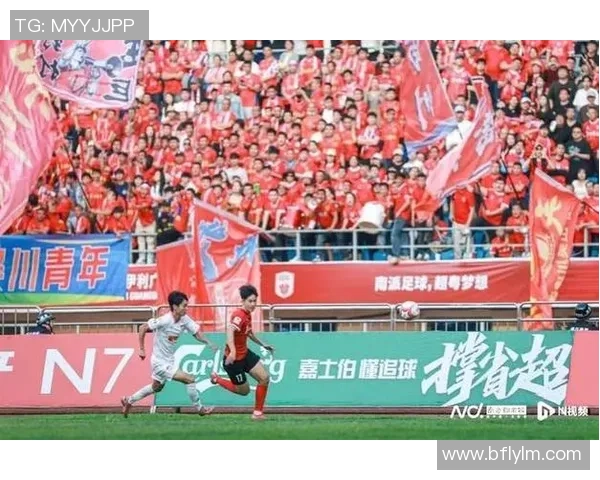 闪电队足球：奋勇争先的激情与荣耀在绿茵场上绽放